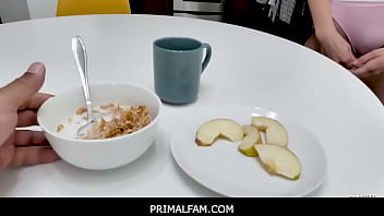 PrimalFam – Stepdaughter Aften Opal thanking her stepdad by sucking his cockTeen Stepdaughter’s Breakfast With Stepdaddy-Aften Opa